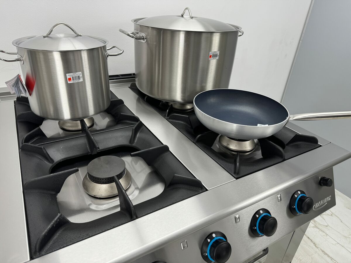 Aragaz profesional 4 ochiuri cu cuptor 1000x1000x850mm