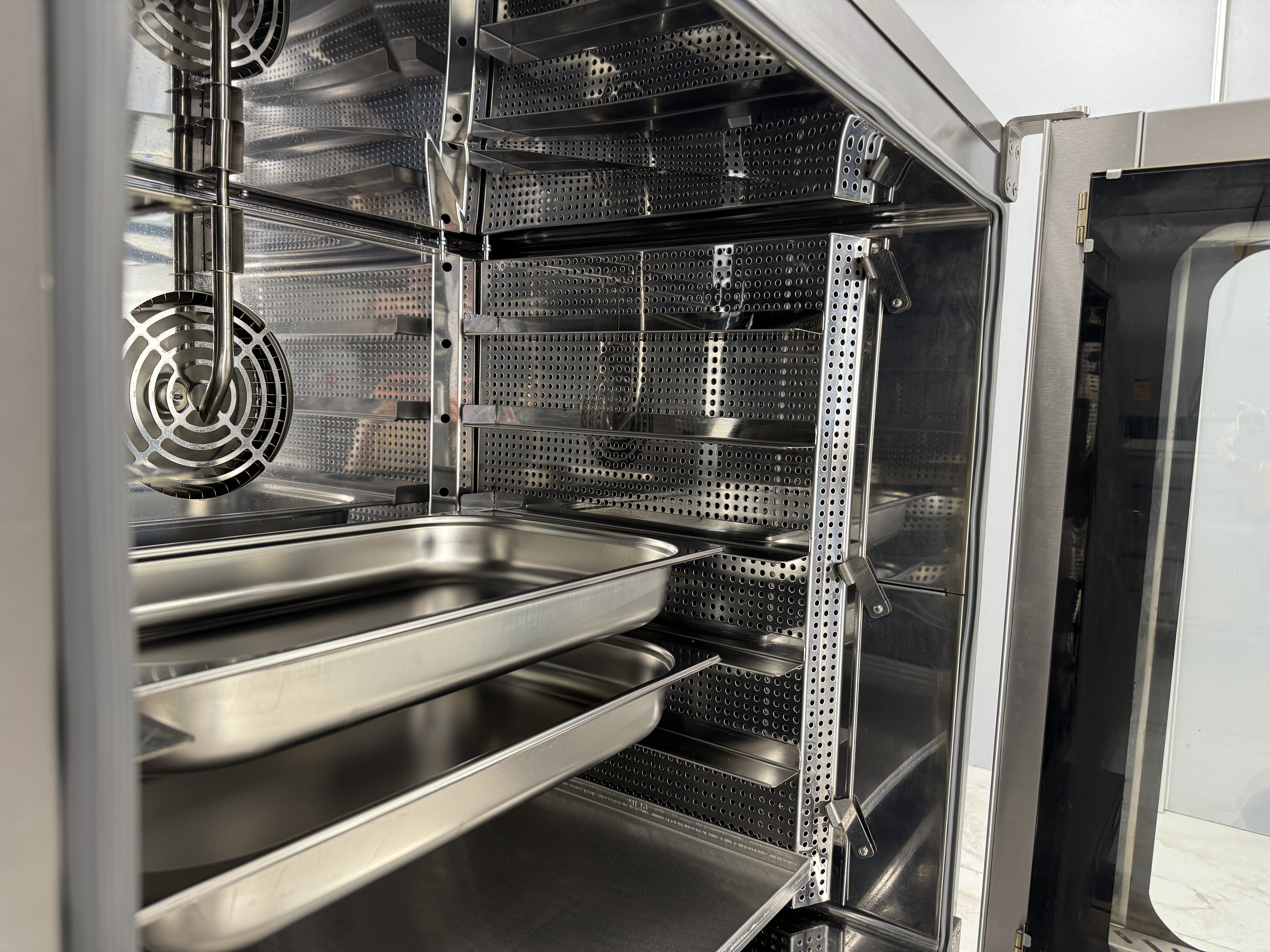 Cuptor convectomat profesional cu umidificator 6 tavi GN 1/1 sau 600×400, 380 V
