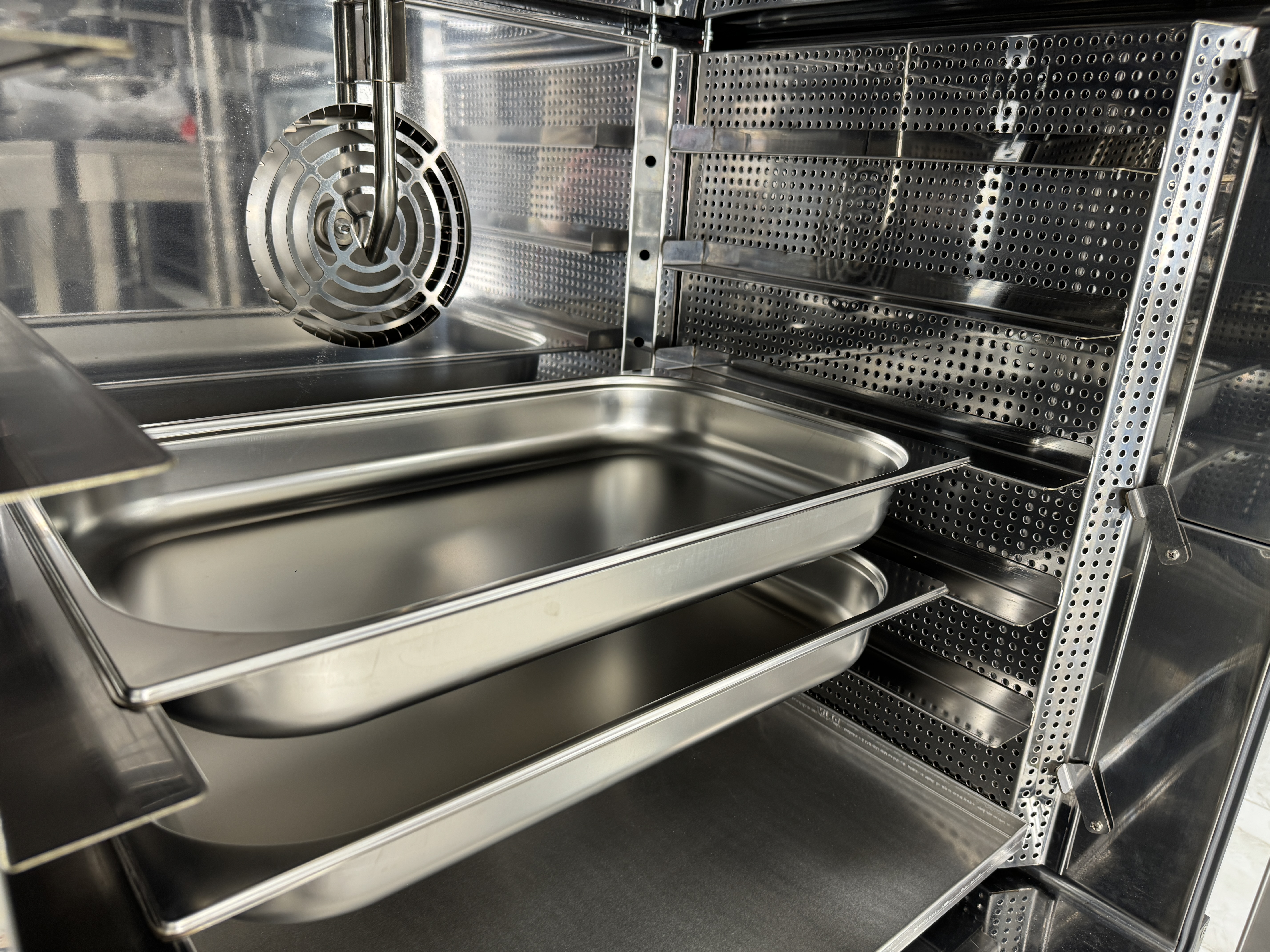Cuptor convectomat profesional cu umidificator 6 tavi GN 1/1 sau 600×400, 380 V
