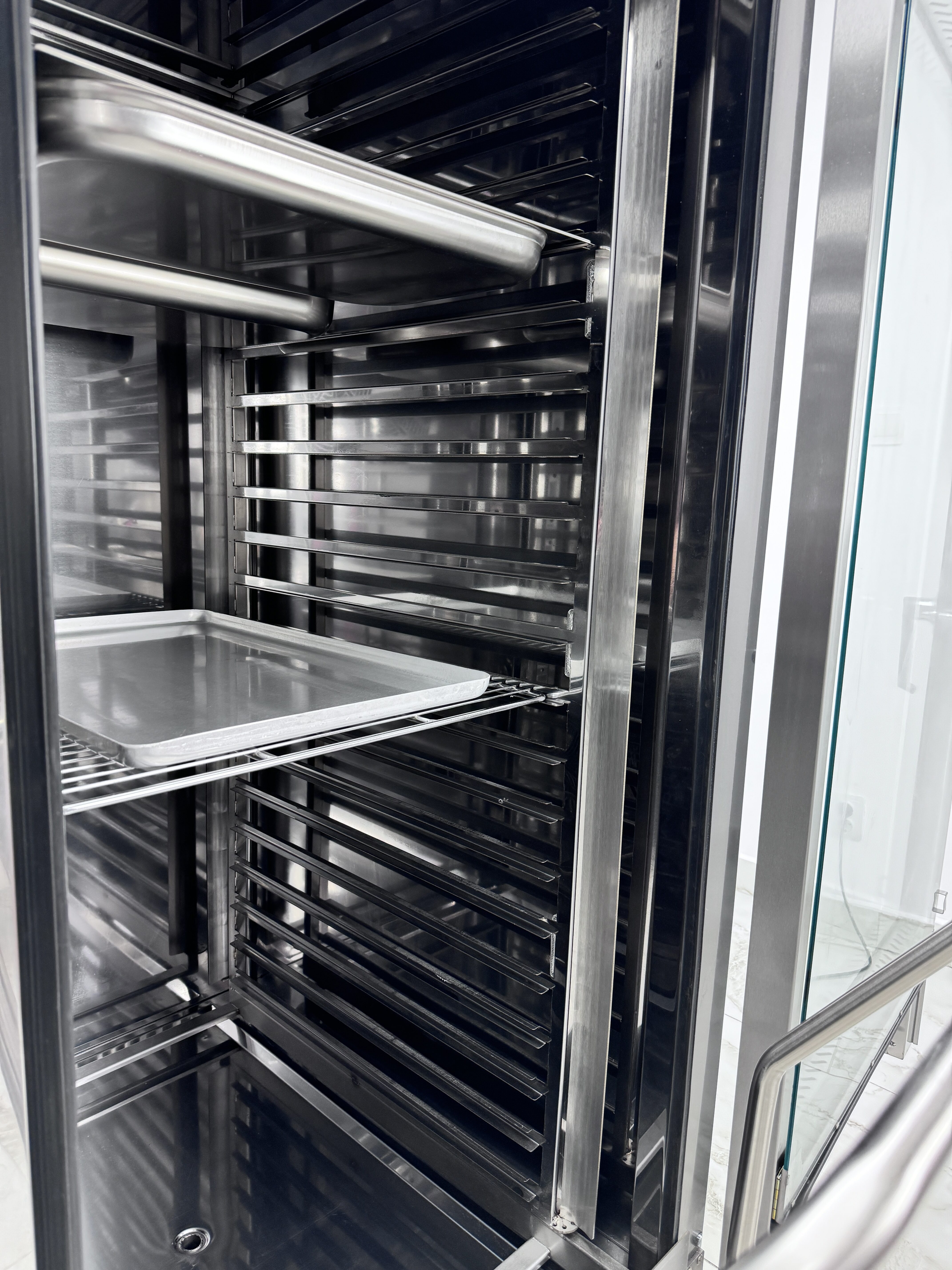 Cuptor patiserie profesional electric cu convectie 40 tavi GN 1/1 sau 600×400, 380 V