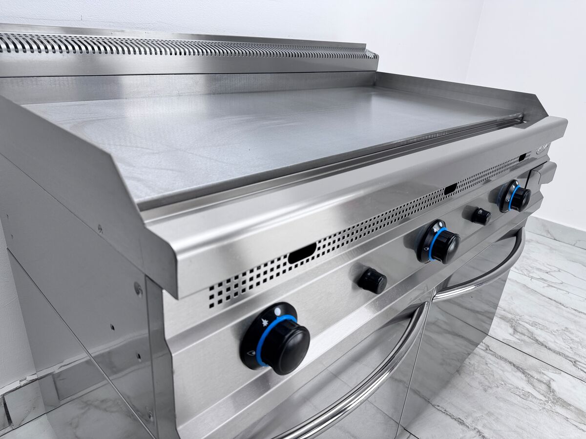 Gratar/Grill profesional pe gaz cu suprafata neteda, placa gratar 1200x700x300mm, de banc Gratar/Grill profesional pe gaz cu suprafata neteda, placa gratar 1200x700x300mm, de banc