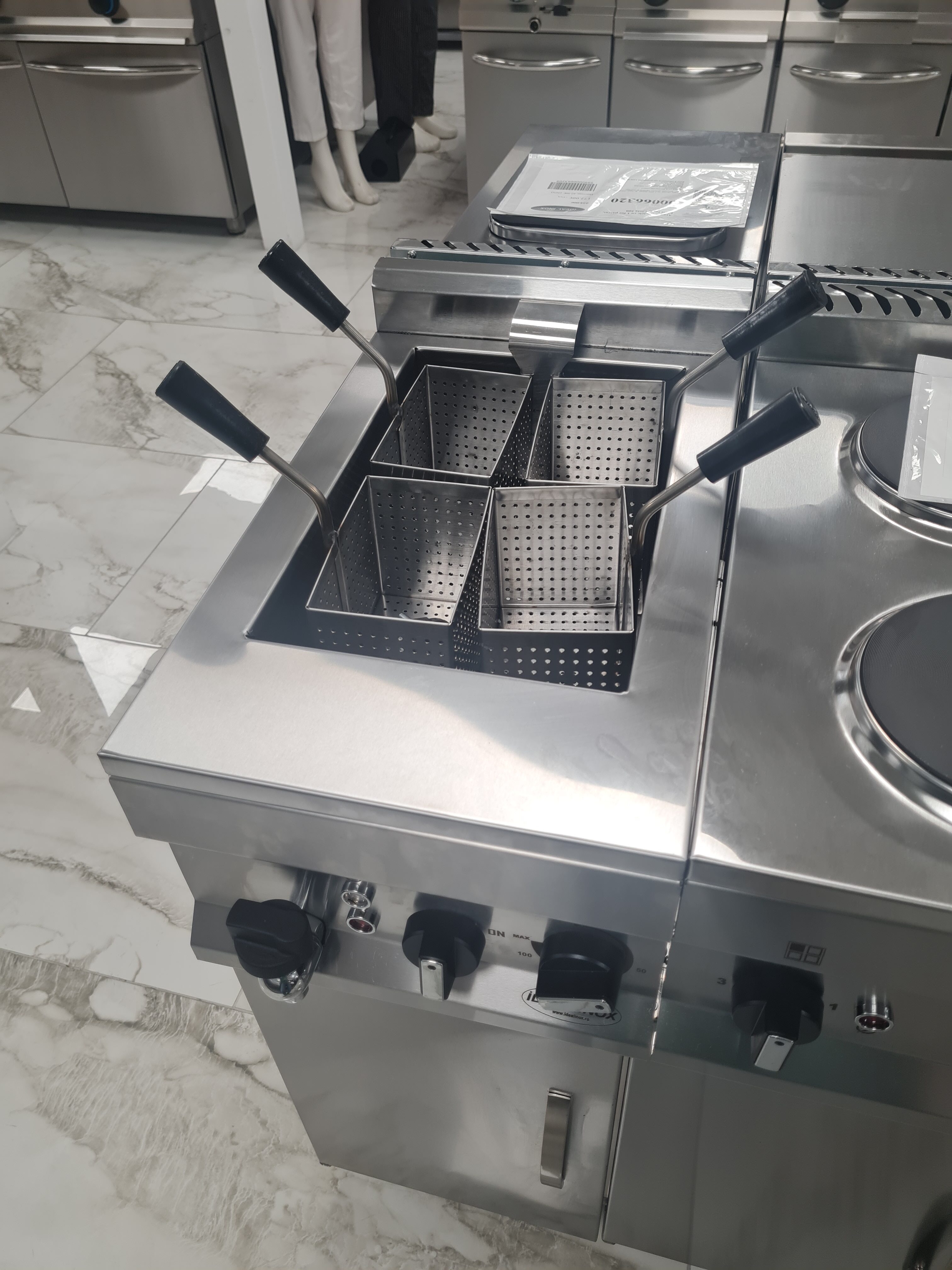 Aparat fiert paste cu 4 cosuri de banc 300x500x250mm, 220V Aparat fiert paste cu 4 cosuri de banc 300x500x250mm, 220V