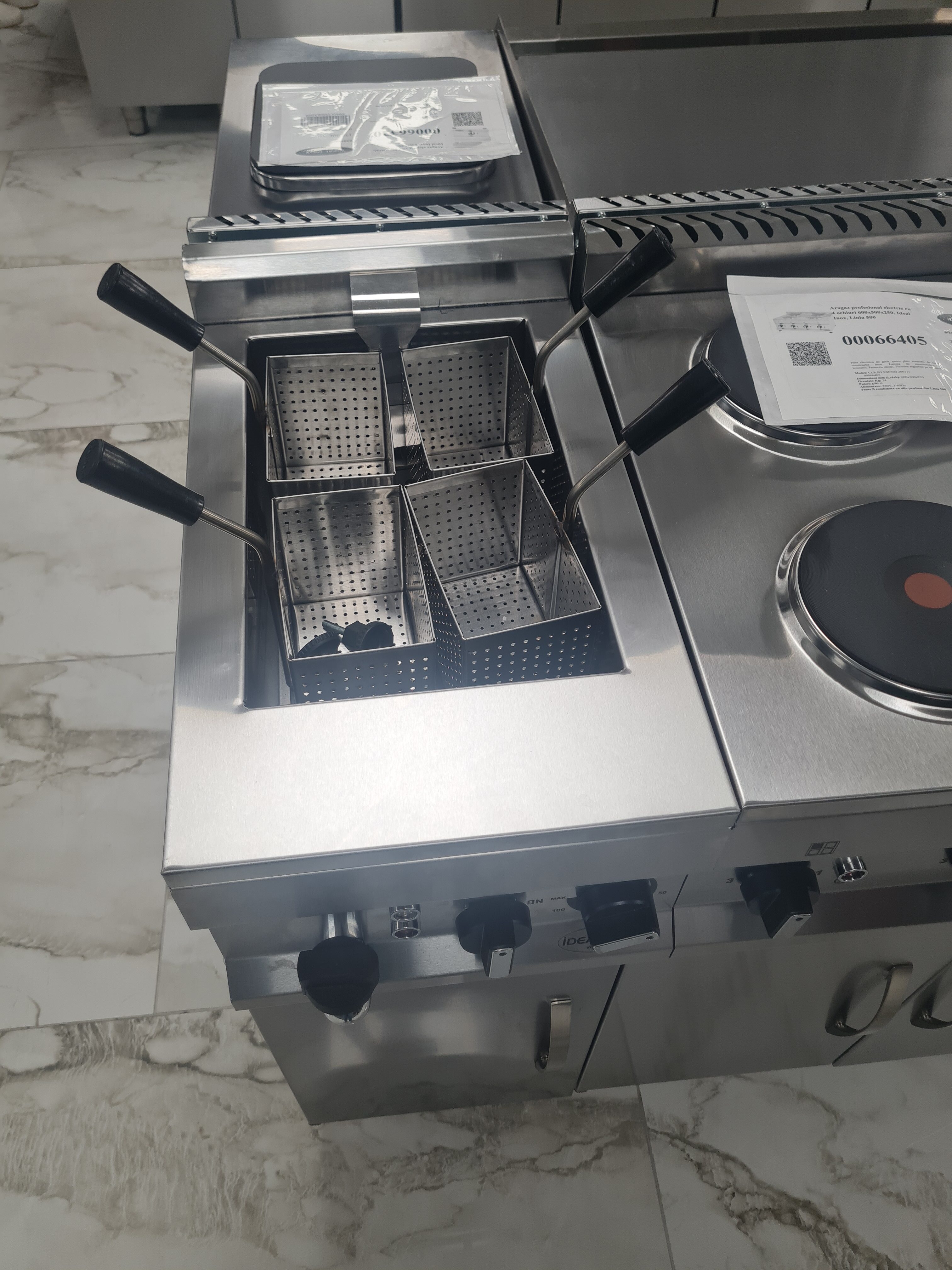 Aparat fiert paste cu 4 cosuri de banc 300x500x250mm, 220V Aparat fiert paste cu 4 cosuri de banc 300x500x250mm, 220V