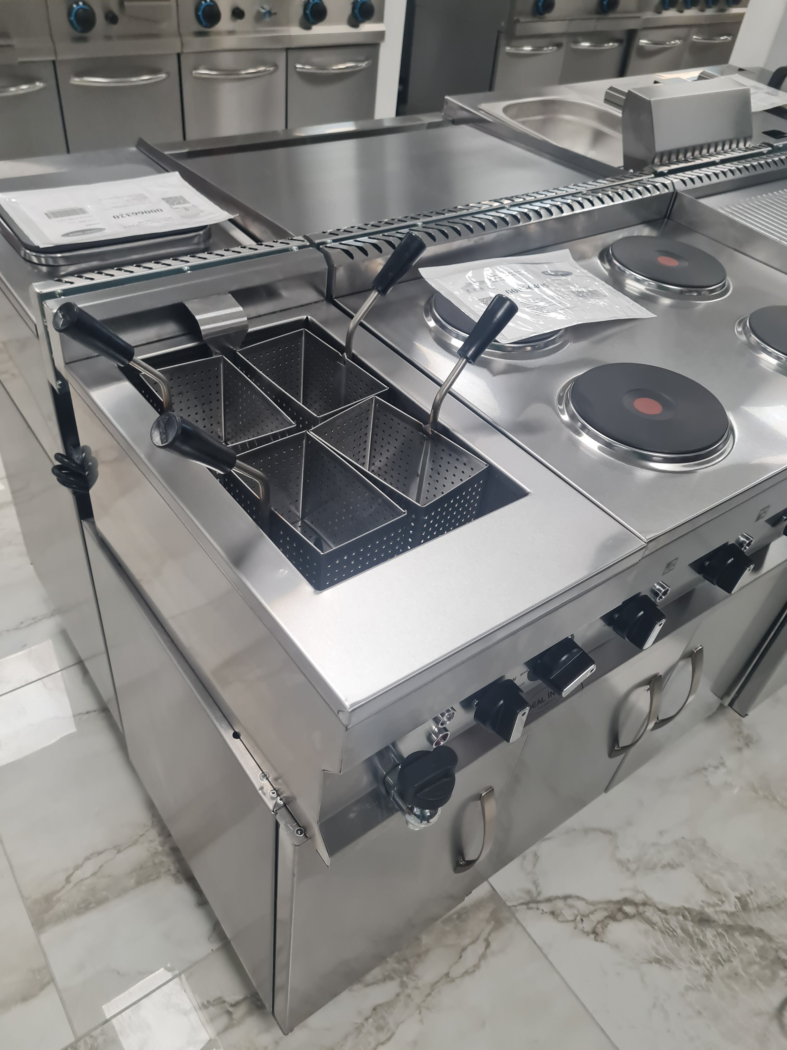 Aparat fiert paste cu 4 cosuri de banc 300x500x250mm, 220V Aparat fiert paste cu 4 cosuri de banc 300x500x250mm, 220V