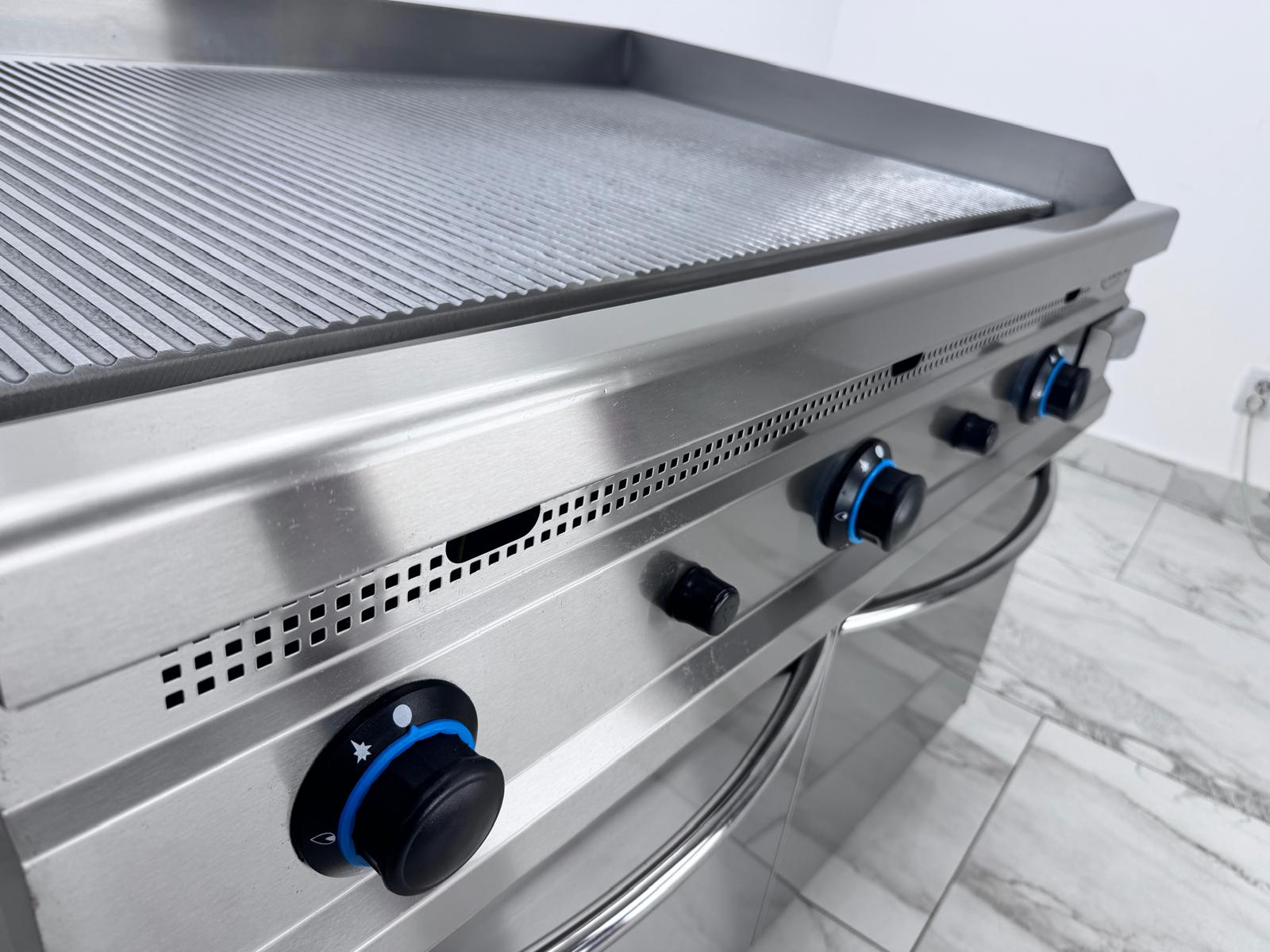 Gratar, grill profesional pe gaz cu placa striata 1200x900x850mm Gratar, grill profesional pe gaz cu placa striata 1200x900x850mm