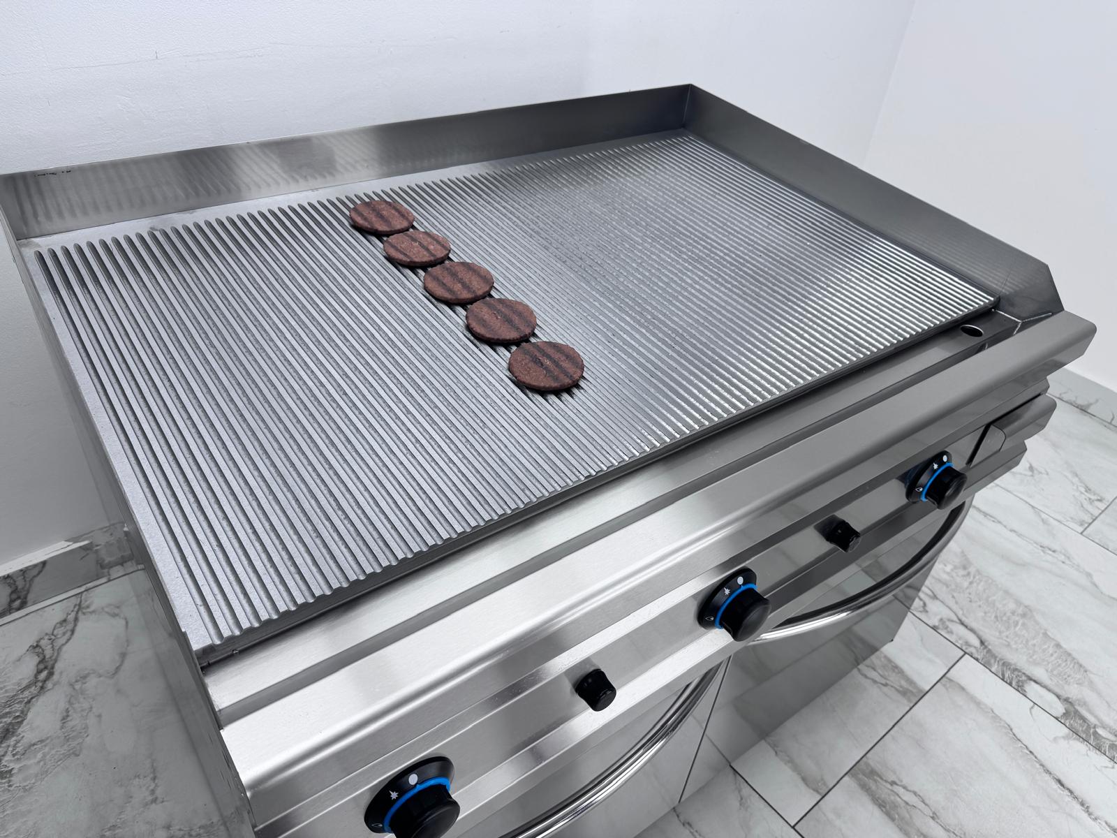 Gratar, grill profesional pe gaz cu placa striata 1200x900x850mm Gratar, grill profesional pe gaz cu placa striata 1200x900x850mm